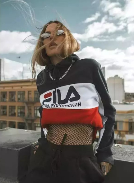 Lima杨紫崔雪莉，全世界都在撞衫……这件毛衣大概是有毒？