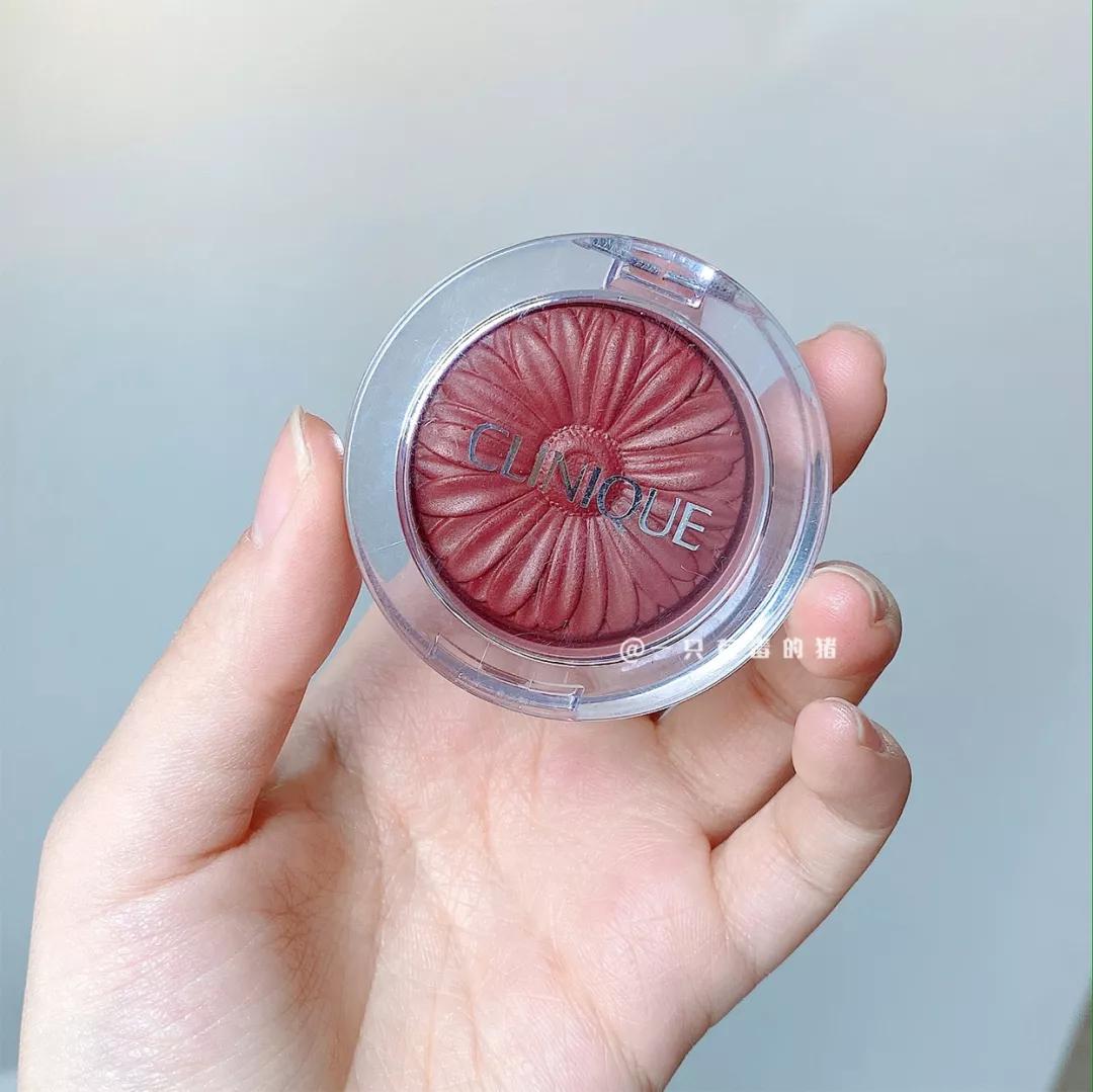 黄皮彩妆推荐一套还是二套,适合黄皮的大牌彩妆推荐眼影