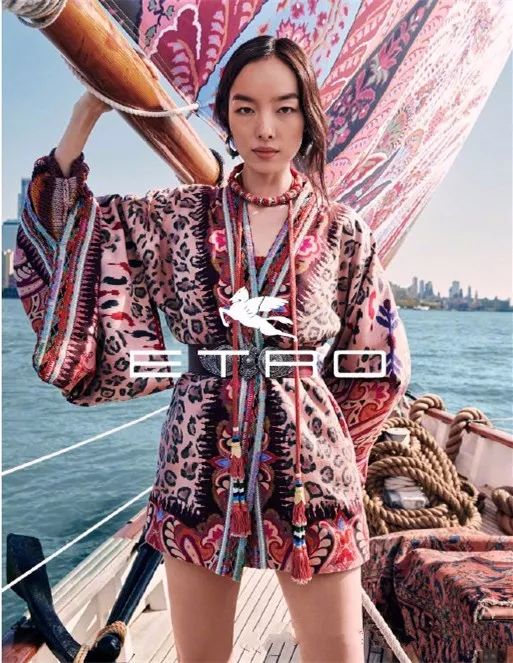 国际超模刘雯何穗,何穗刘雯谁的出场费高