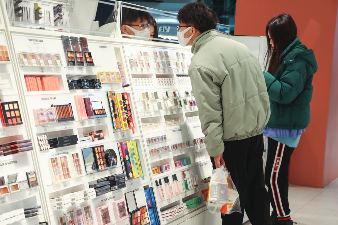 火爆小红书的调色师来柳巷贵都啦！超大牌小样超全美妆等你来打卡