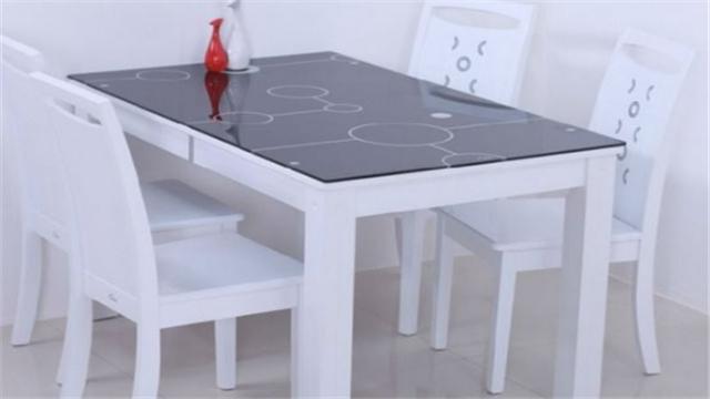 餐桌是选实木还是岩板的,餐桌是买的好还是做的好