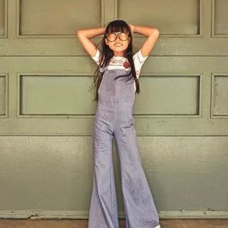 9岁小姑娘滑板视频,9岁滑板女孩