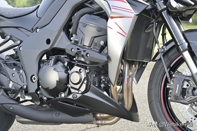 测评川崎zrx1200视频,川崎z1000和宝马s1000r选哪个