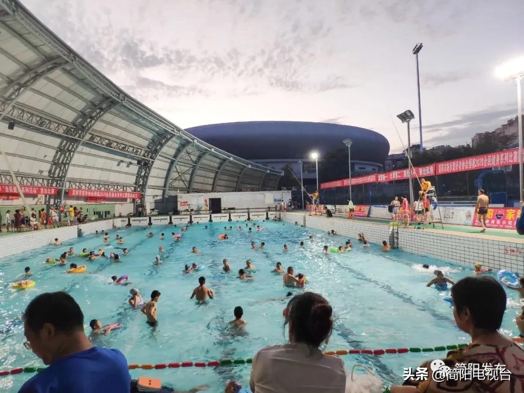 雄州影像记| 夜幕下、绿道里，弥漫着活力简阳的“运动基因”