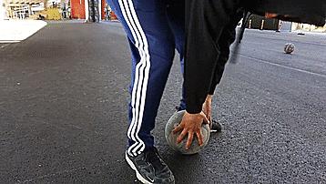 花式足球17个技巧教案,足球赛踢法攻略