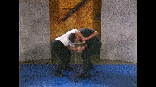 被锁喉怎么反击教学,格斗技巧教学锁喉