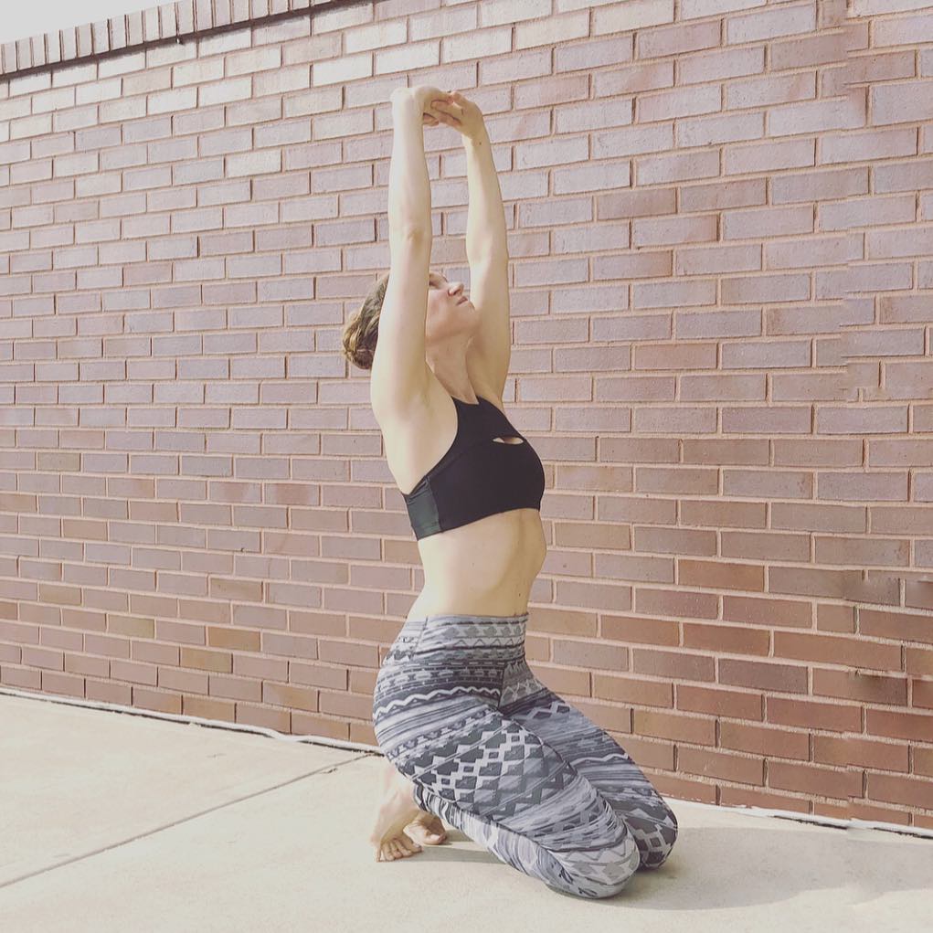 给身体松松绑，打破“不可能”，哪里像是腰酸背痛的人