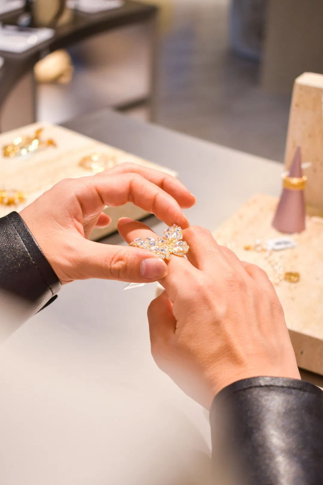 乌鲁木齐买手店有多酷？潮流搭配师坐镇，内藏咖啡吧，一秒出片