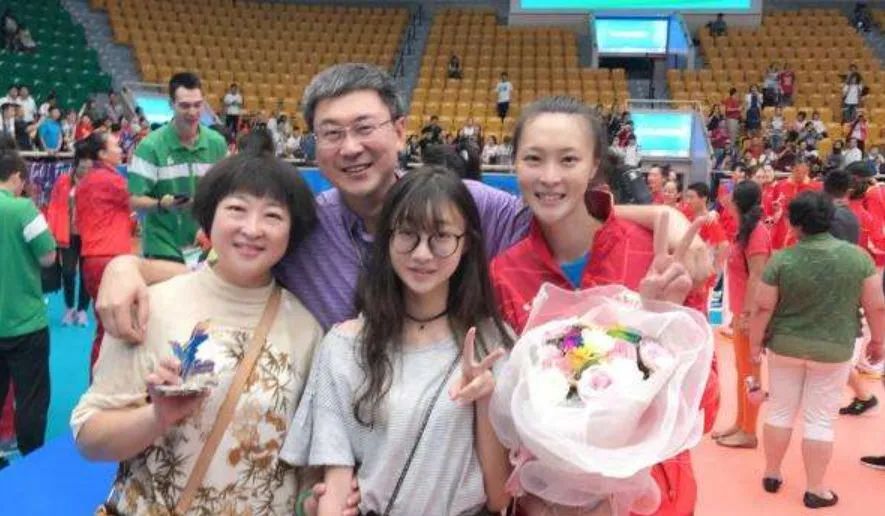 女排纪录片惠若琪退役,女排惠若琪为什么能当队长