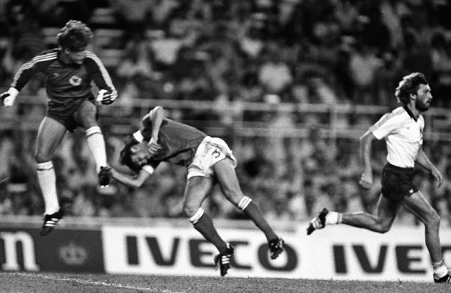 盘点那些看着都痛的合集,看着都疼足坛中的暴力犯规