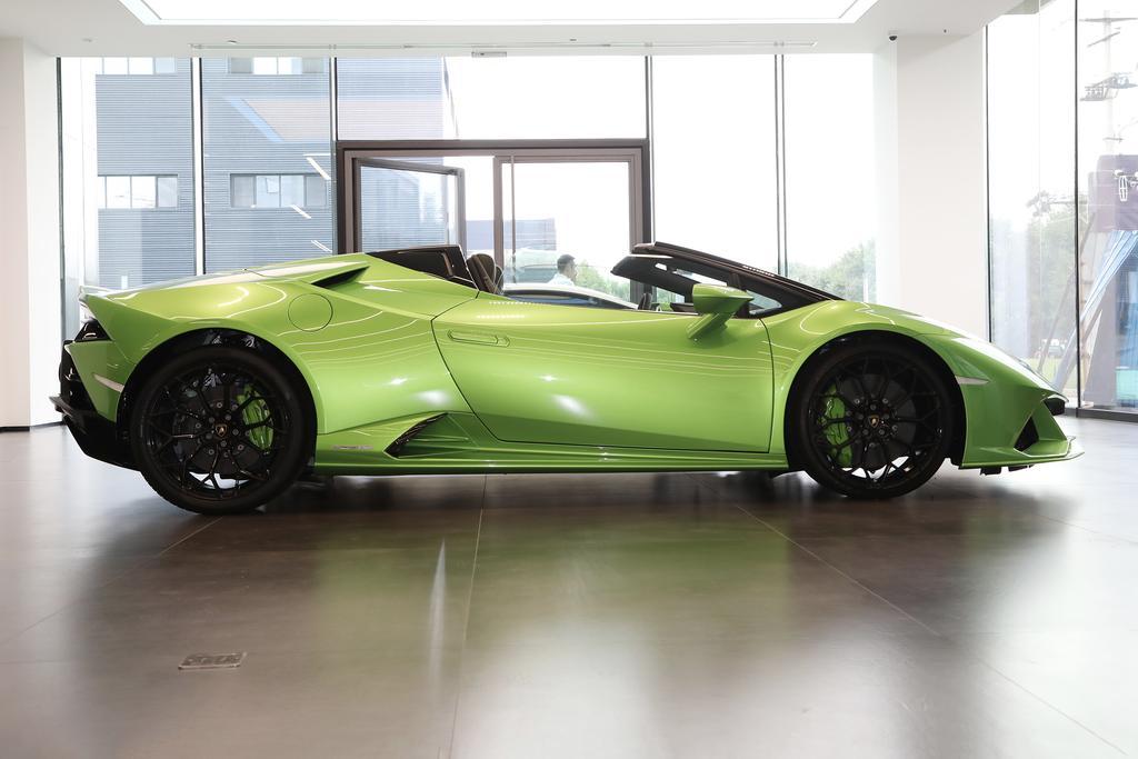 从造拖拉机,到世界顶级超跑,*博兰**基尼到底怎样“牛”转乾坤?