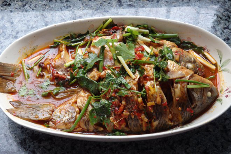 色香味俱全的家常炖鱼烹饪方式,正宗东北家常菜炖鱼的做法