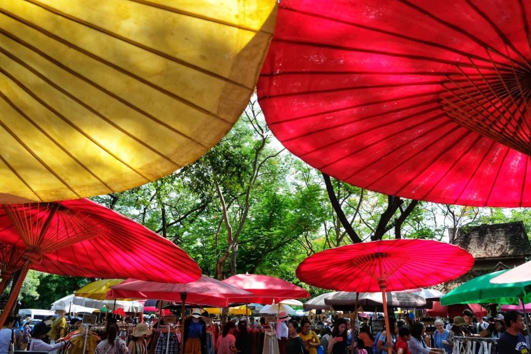 泰国万人灯火节,泰国万人天灯节