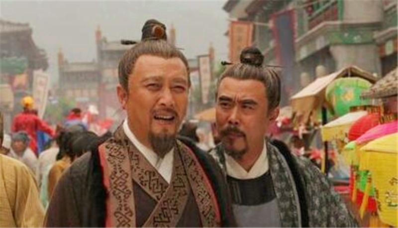 宰相告老还乡之后，与地方县令相比谁的权力更大？别说你不知道