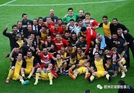 马德里的天空是红白色的,那天早晨钢琴曲