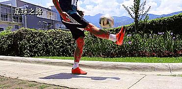 足球颠球教学视频入门,初学足球颠球技巧小学生