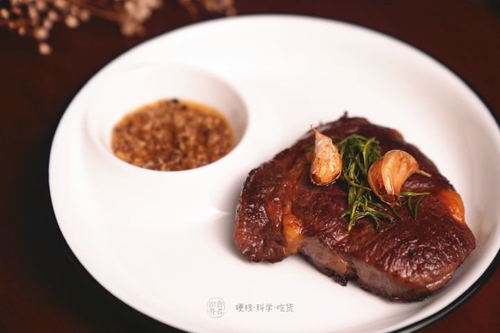 煎牛排时黄油炸到身上怎么办,煎牛排香料总是一煎就糊