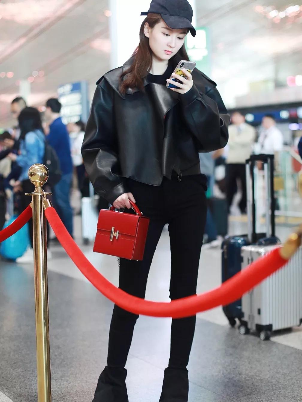 乔欣的包能装下什么,乔欣真的很有钱吗