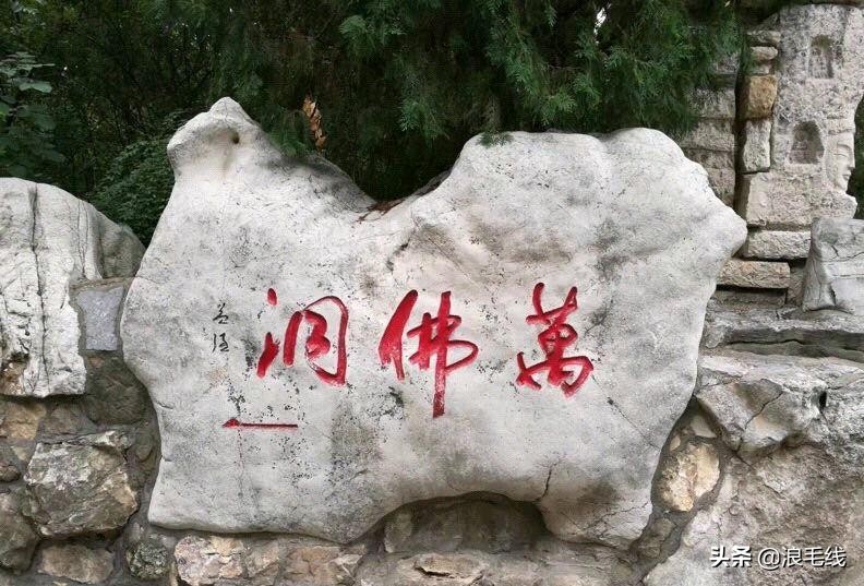 济南千佛山：名气不如趵突泉，可登顶俯泉城全景，人气火爆停车难