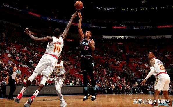 队魂！梦幻脚步+神龙摆尾+钉板大帽，韦德第一时间安慰他错失绝杀