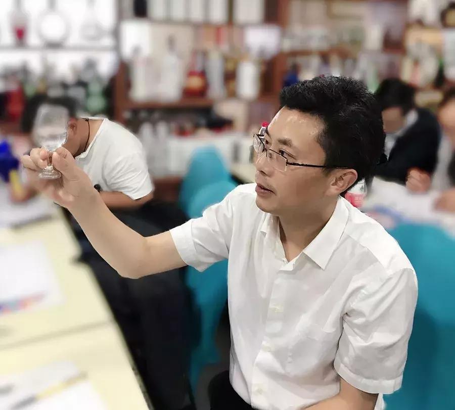 白酒经销商该如何破局,白酒经销商的艰难