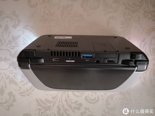 gpdwin22代迷你掌上游戏电脑6寸,gpdwin2能够完美运行的游戏