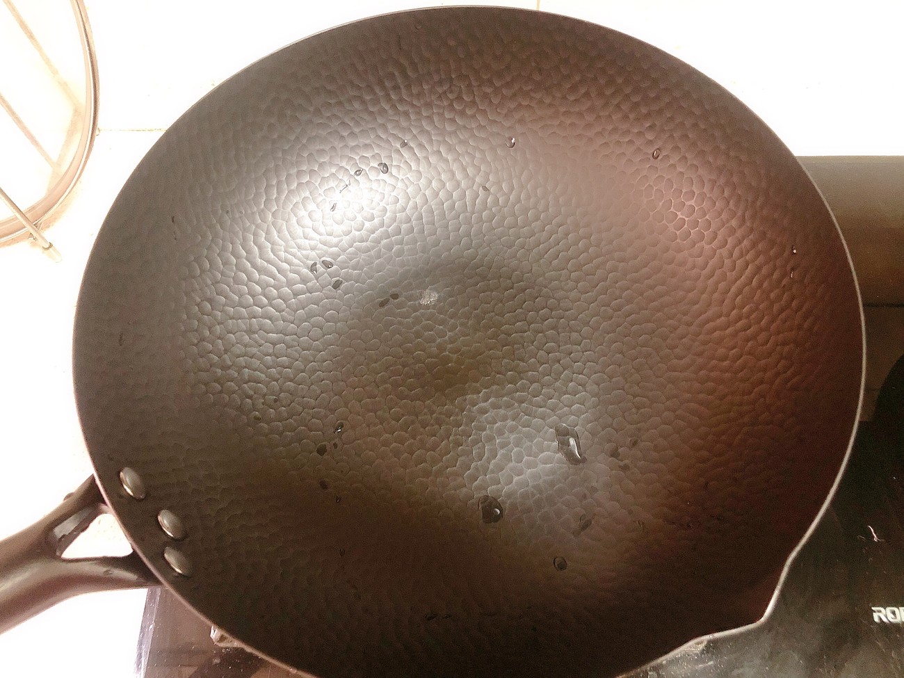 电磁炉用麦饭石和铸铁锅哪个更好,珐琅铸铁锅好还是麦饭石不粘锅好