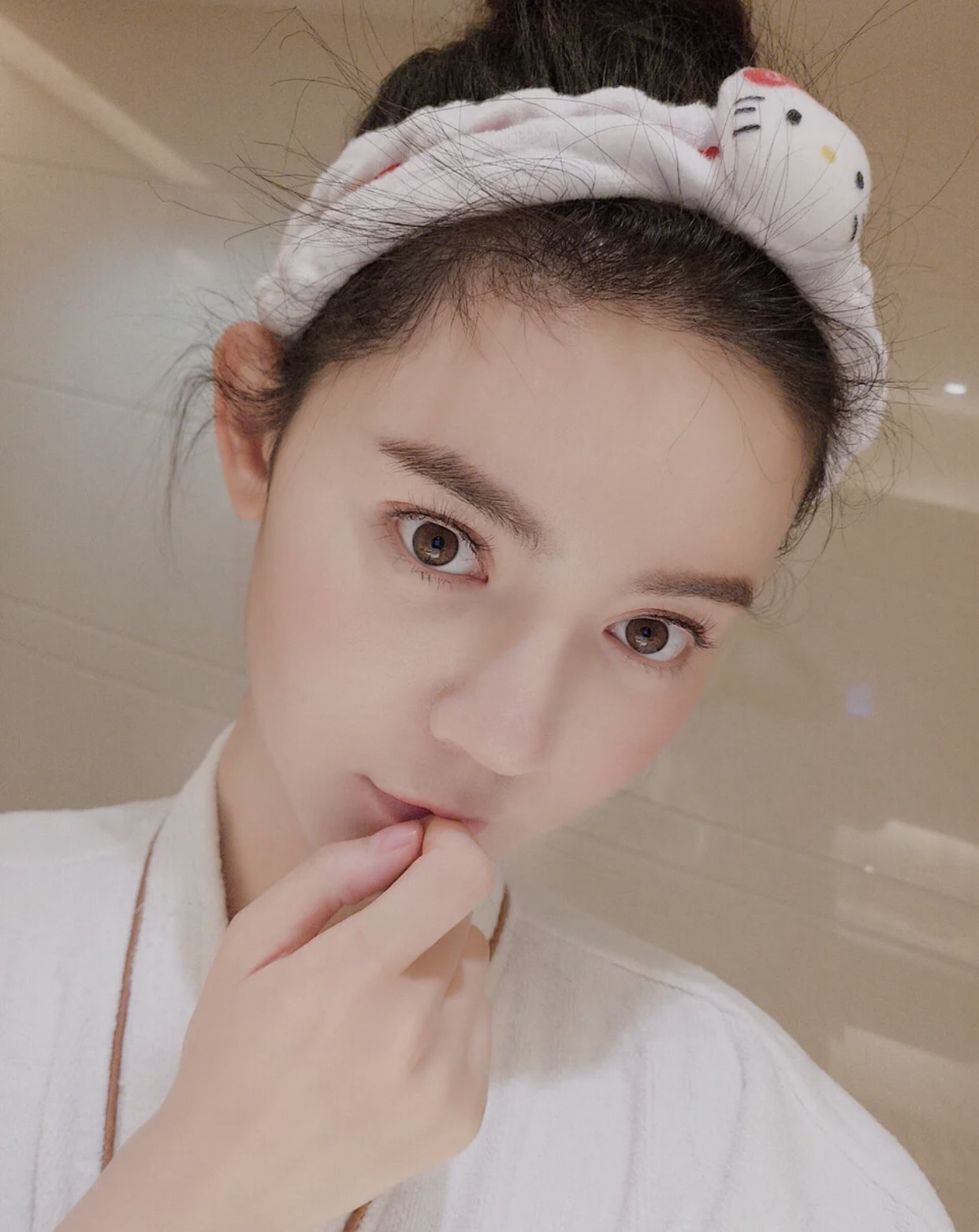 雅诗兰黛线雕怎么用效果好,雅诗兰黛线雕精华官方手法