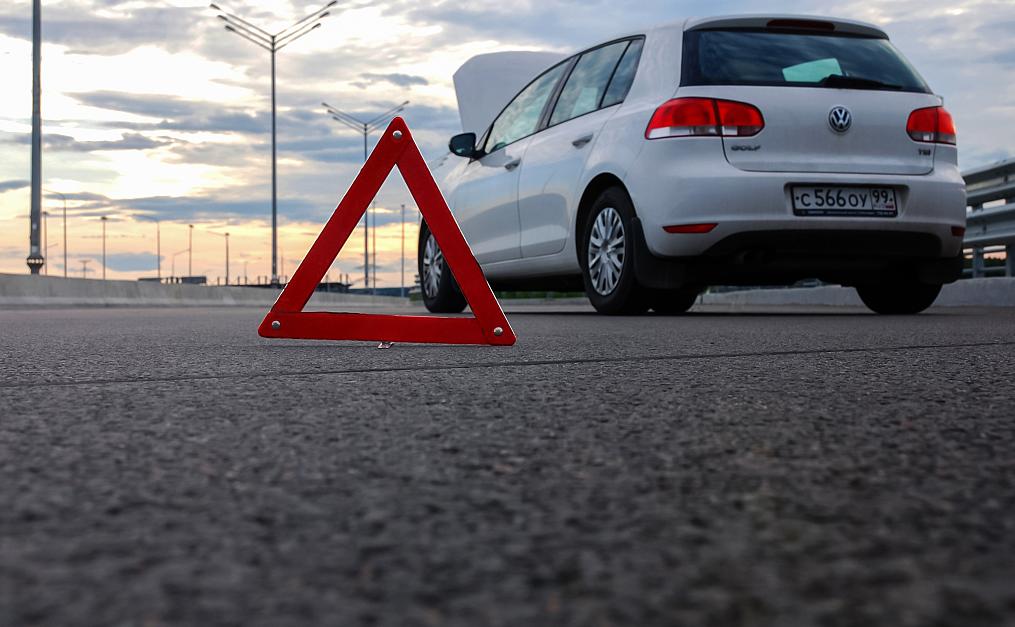 车辆行驶过程中漏油怎么回事,行车突发情况应急方法