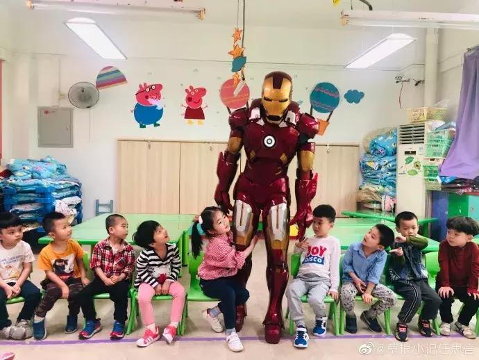 奶爸穿军装带女儿,奶爸穿钢铁侠盔甲