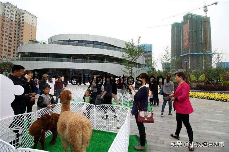 开发商突然降价出售车位,二手房挂牌降价