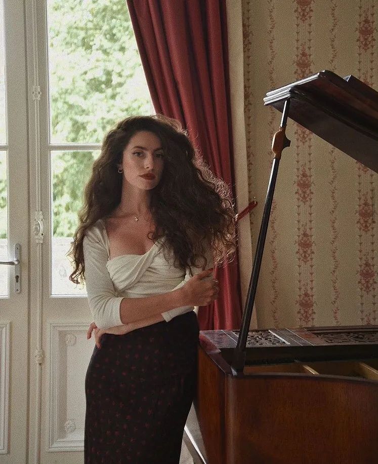 柳岩大波浪发型,适合头包脸的发型推荐