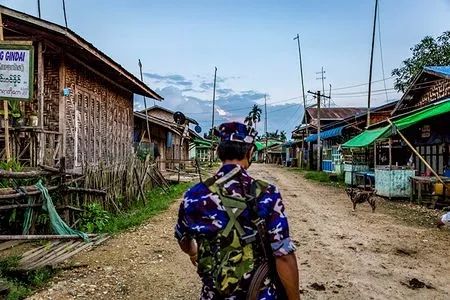 缅甸琥珀复原过程,科学家发现恐龙时代琥珀化石