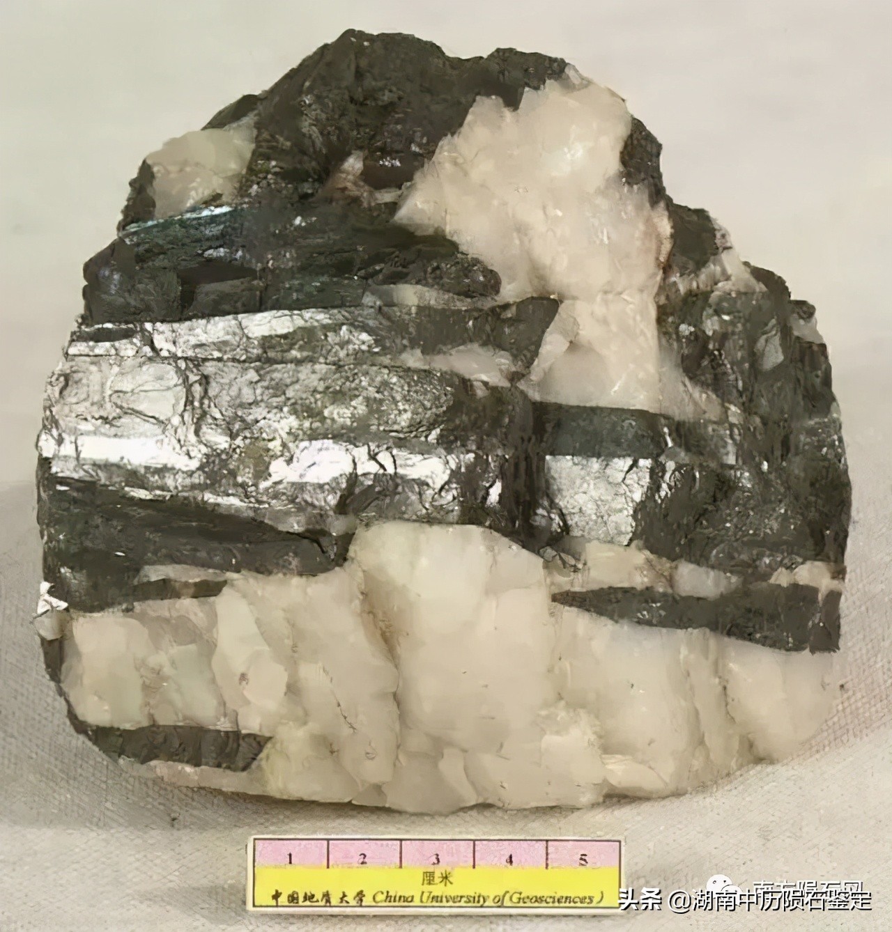 月球陨石与地球矿石的区别,月球陨石和矿石有什么区别