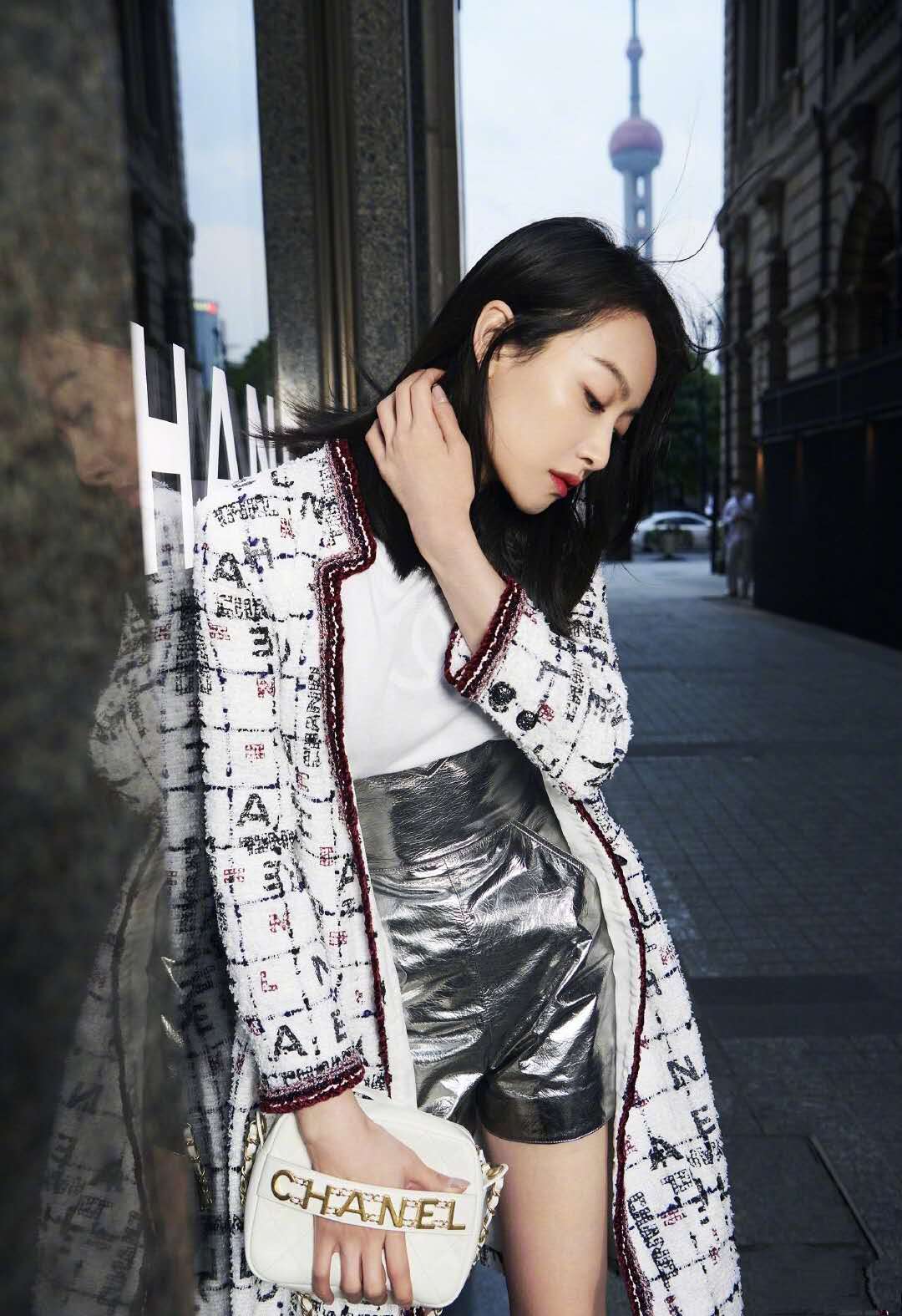 宋茜真会穿亮片裤穿出高级感,宋茜红色上衣似宫廷装