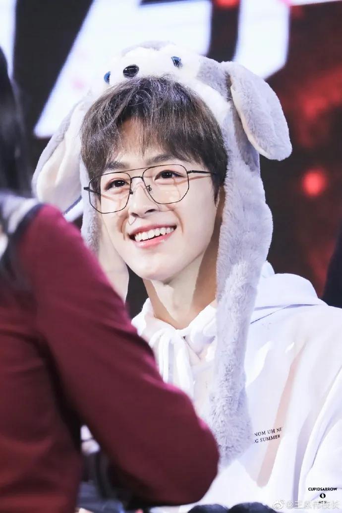 他画遍所有明星，画谁像谁，肖战、热巴、刘亦菲眼神看醉了