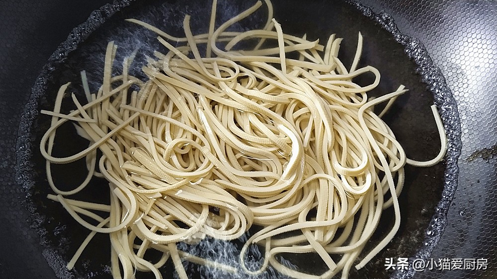 凉拌鱼腥草怎么做好吃简单,凉拌鱼腥草最好吃的做法