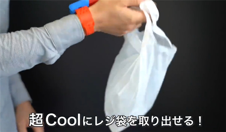 外国小哥用盒子做蜘蛛侠发射器,国外小哥做蜘蛛侠发射器完美还原