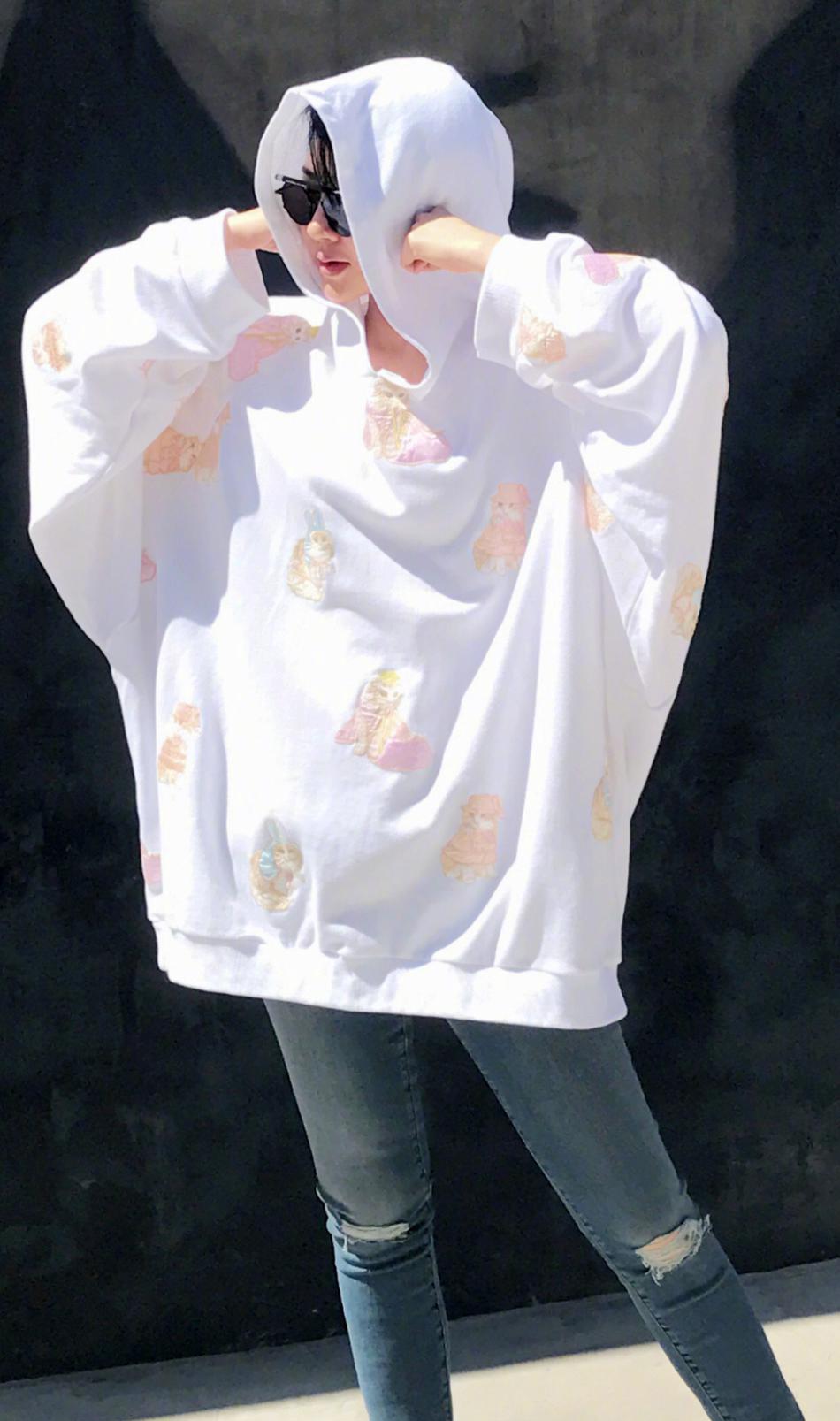 许晴减龄紧身打底裤穿搭,52岁许晴冬季穿搭高级洋气