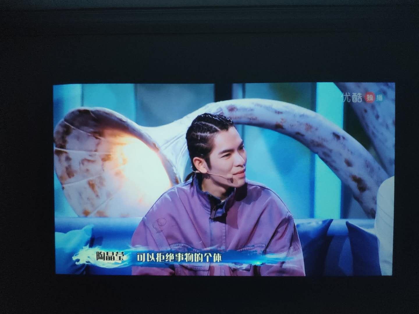 出租屋投影仪和电视机哪个好,出租屋安装天花板投影仪