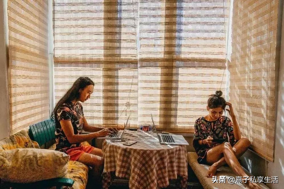 环游世界夫妻赚了十个亿,情侣环游世界视频