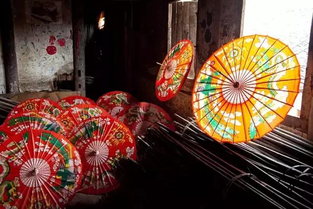 美丽的油纸伞江南水乡独特的风韵,撑一把油纸伞感受一种朦胧的美