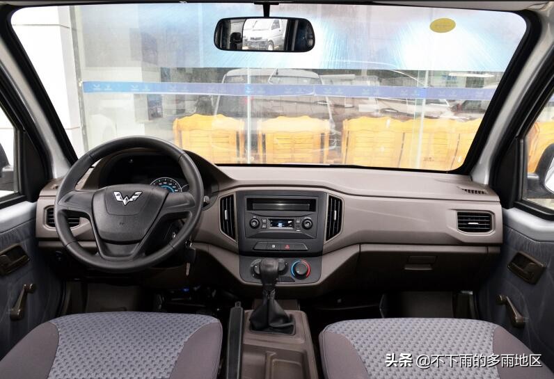 五菱荣光新卡pk东风小康,五菱荣光新卡和东风小霸王哪个好