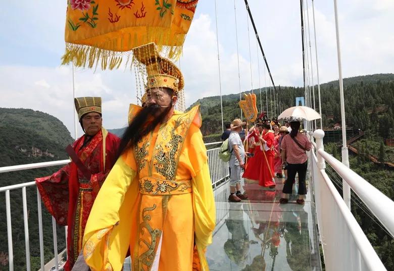 昆明玻璃栈道有哪些,昆明景点之玻璃栈道