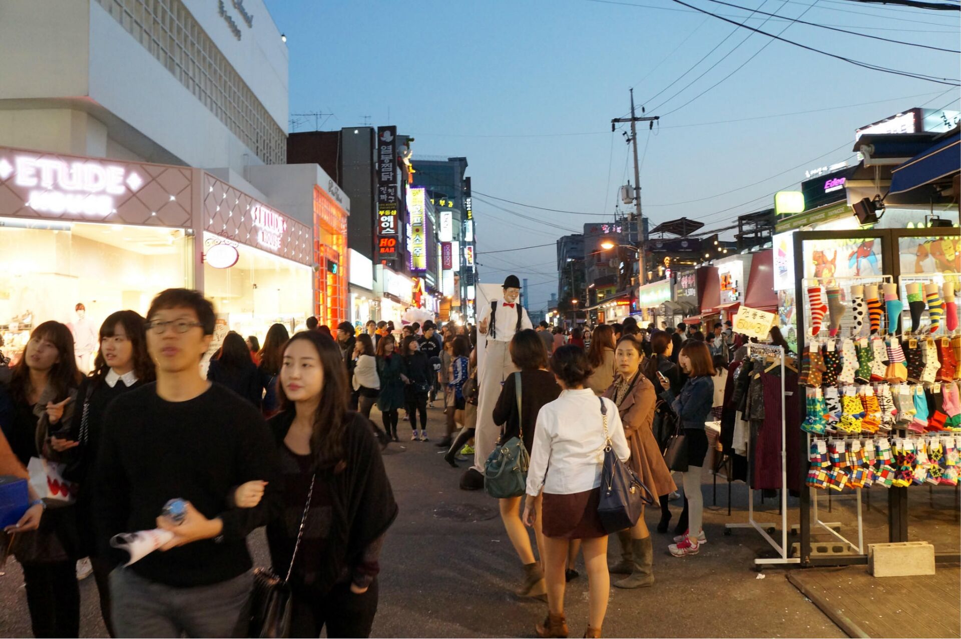 摆地摊卖服装的秘诀,摆地摊卖服装技巧方法吸引人