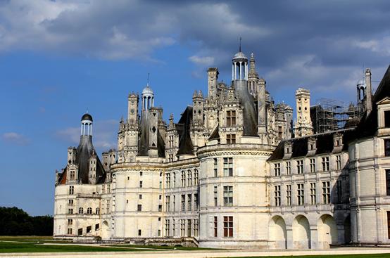 见证历史十大案件,全球10座最古老壮观的欧洲城堡