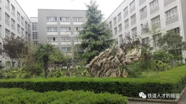 五年制大专可以升本的学校,国家公办全日制重点学校