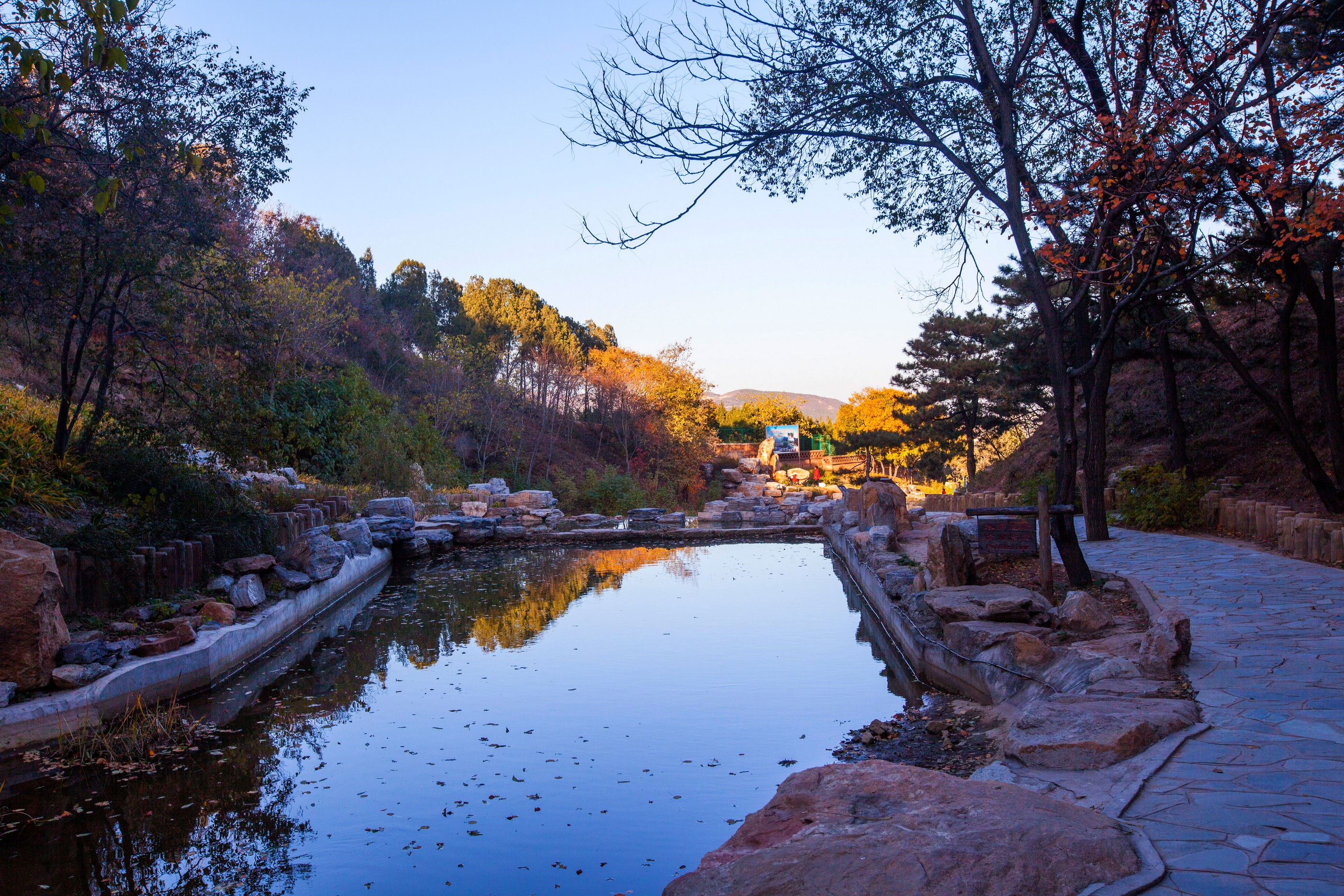 北京西山国家森林公园满满的禅意,深秋的北京西山国家森林公园