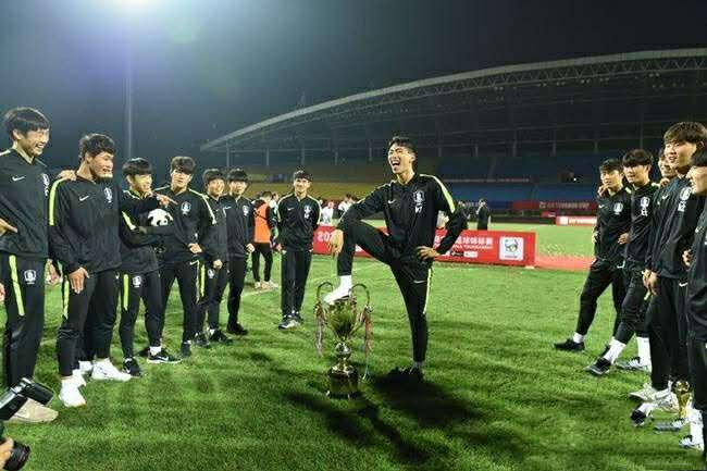 踩熊猫杯的韩国球员现在怎么样了,韩国脚踩熊猫杯国青球员