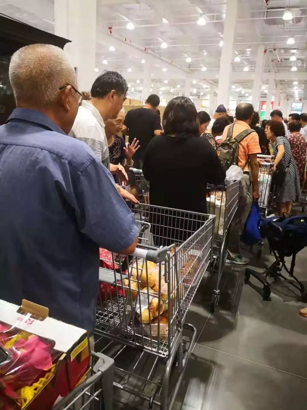 中国人买爆法国奢侈品店,中国人买爆奢侈品